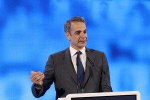 Η μπλόφα του Μητσοτάκη, τα τηλεφωνήματα του Κυρανάκη, η νέα αρμοδιότητα του Χατζηδάκη, η επόμενη αρχηγός του ΣΥΡΙΖΑ και η επιδημία παραιτήσεων