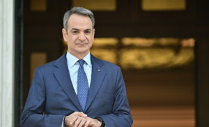 Ο επόμενος πολιτικός λογαριασμός του Μητσοτάκη, οι σαμπάνιες των… συναγωνιστών του Μαρινάκη, ο ανασχηματισμός στην Πειραιώς και οι εκλεκτές συγγένειες στις πολεοδομίες για τα… χωράφια
