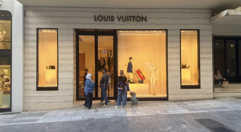Εμπορικές καραμπόλες με αλλαγή στέγης για Louis Vuitton και Dior στο κέντρο της Αθήνας