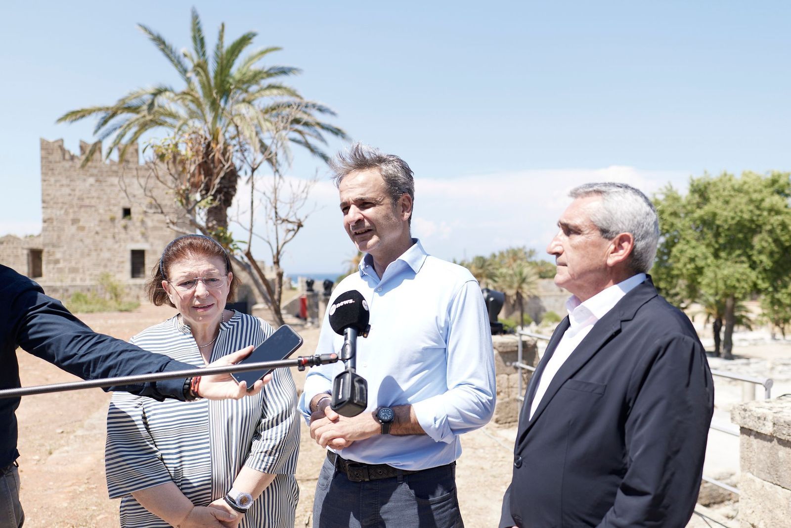 Κυριάκος Μητσοτάκης και Λίνα Μενδώνη στη Ρόδο © Γραφείο πρωθυπουργού