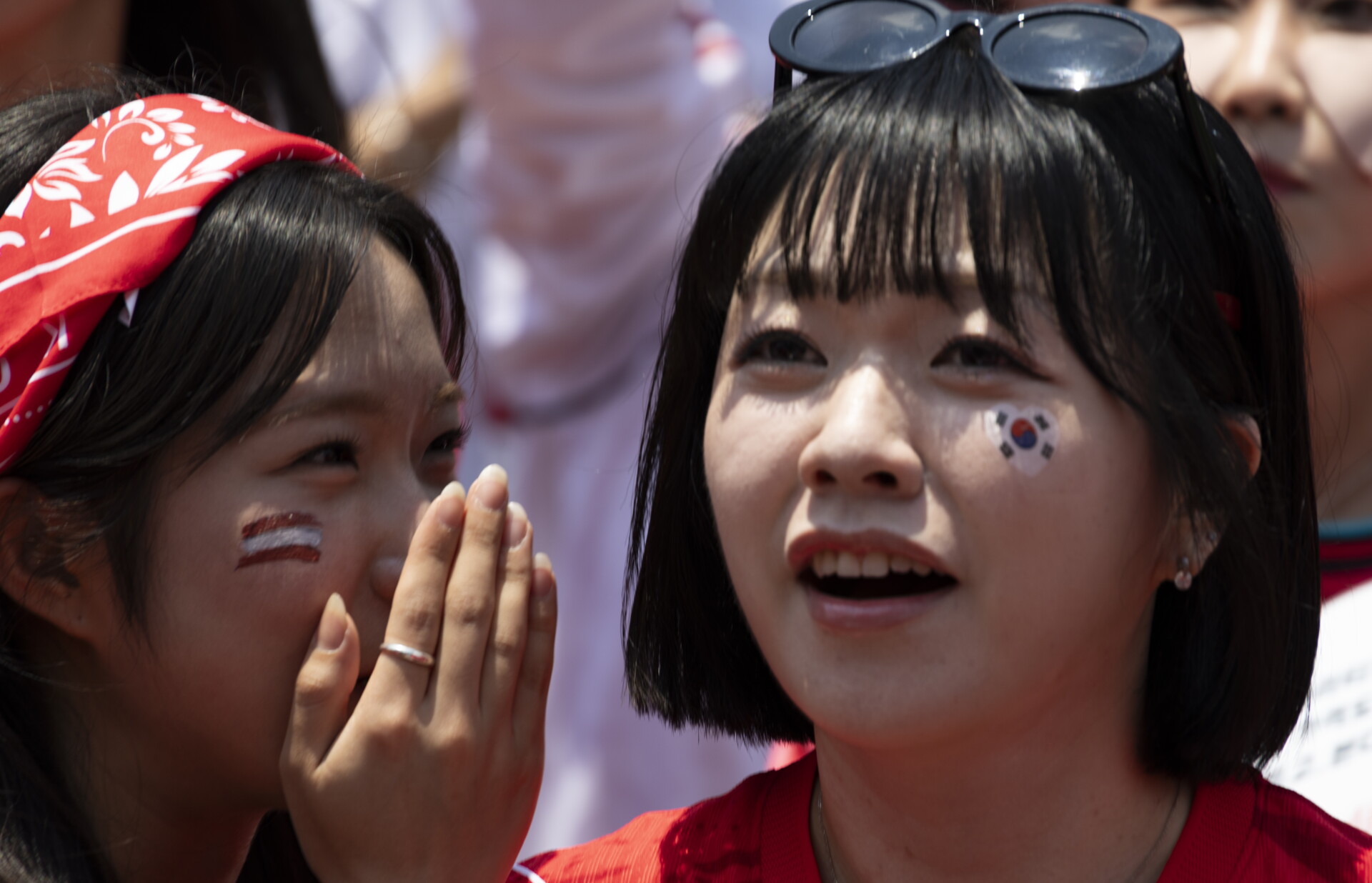 Νοτιοκορεάτες οπαδοί παρακολουθούν αγώνα της ομάδας τους