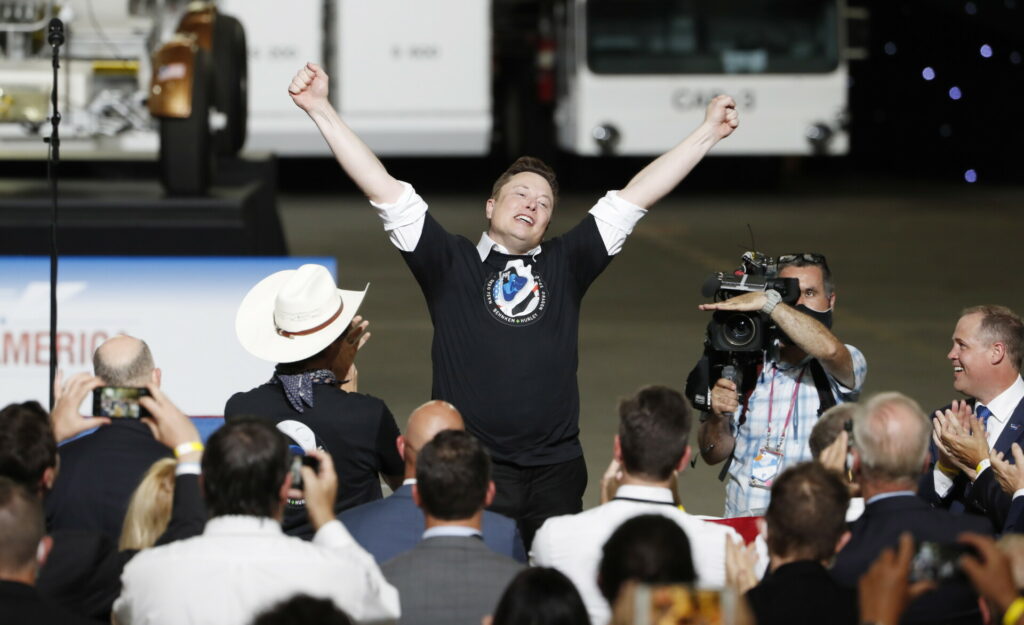 Το μπρα ντε φερ SpaceX – Blue Origin, Μασκ και Μπέζος ανταγωνίζονται για την κούρσα του διαστήματος