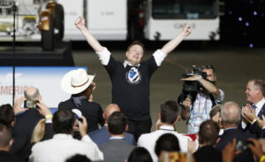 Το μπρα ντε φερ SpaceX – Blue Origin, Μασκ και Μπέζος ανταγωνίζονται για την κούρσα του διαστήματος