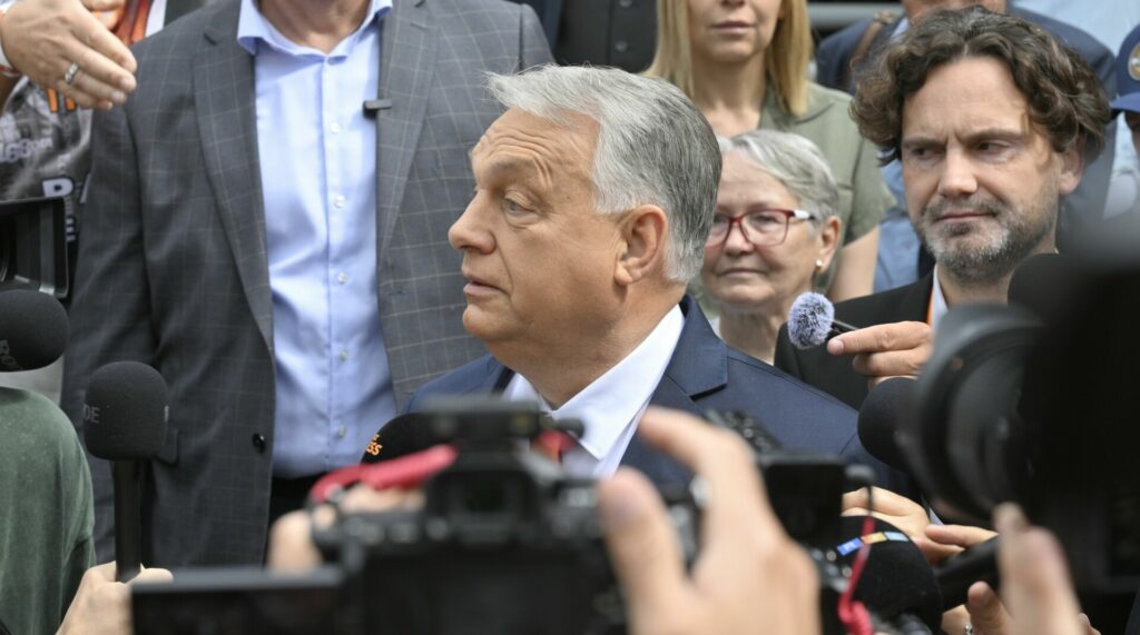 Όρμπαν: Επανεξελέγη πρόεδρος του Fidesz παρά την εκλογική ήττα