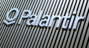 Εντυπωσιακή ανάπτυξη για Palantir στο Q2, με άλμα 149% στα έσοδα στις ΗΠΑ και καθαρά κέρδη 1,07 δισ.