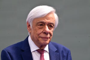 Ο Μητσοτάκης και οι άλλοι υποψήφιοι πρωθυπουργοί, οι συμβουλές του Παυλόπουλου στον Καραμανλή, οι αποστάσεις που κρατούν οι περιφερειάρχες και η υπόθεση Αβραμόπουλου