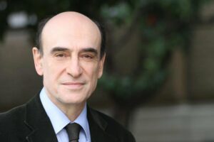 Π. Πετράκης (ΚΕΠΕ): H περαιτέρω απορρύθμιση της αγοράς εργασίας χωρίς ποιοτικά κριτήρια δεν θα ενίσχυε αναγκαστικά την παραγωγικότητα