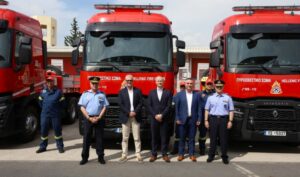 Όμιλος Σαρακάκη: Παράδοση 10 νέων τρακτόρων Renault Trucks στο Πυροσβεστικό Σώμα