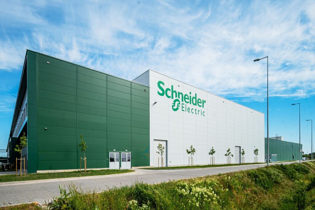 Schneider Electric: Πρωταγωνιστής στην ενεργειακή μετάβαση με net zero παραγωγή πράσινου ηλεκτρικού εξοπλισμού