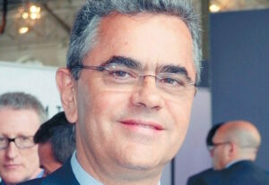 Profile: Πώς AI και εξαγορές εκτόξευσαν 63% τα καθαρά κέρδη στο α’ εξάμηνο