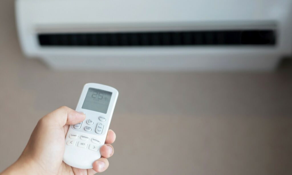 Αξίζει να αφήνετε το air condition ανοιχτό όλη μέρα; Η απάντηση μπορεί να σας γλιτώσει χρήματα
