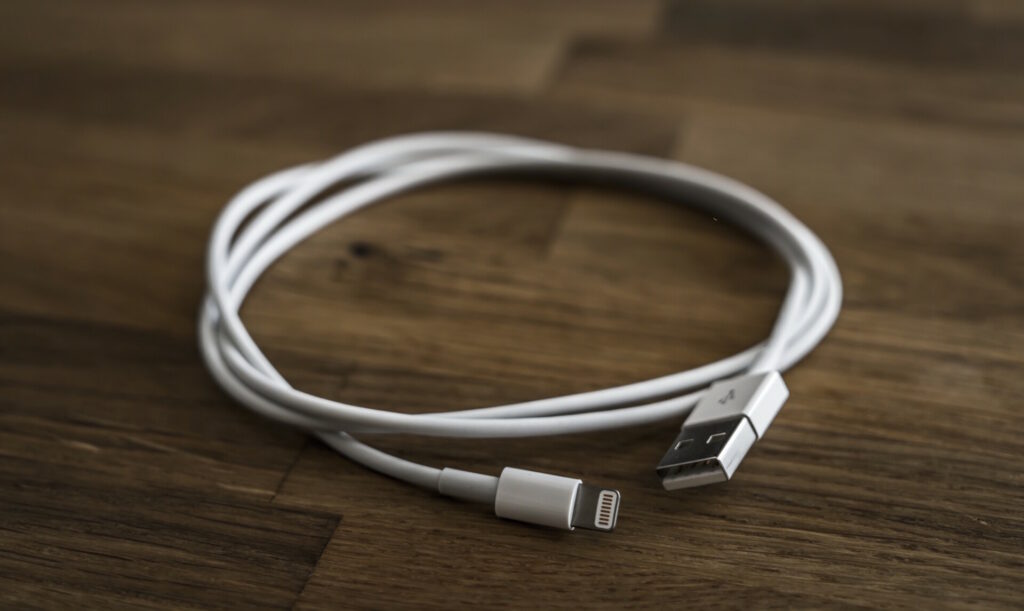 Γιατί ορισμένες θύρες USB είναι μωβ; Η διαφορά που οι περισσότεροι δεν γνωρίζουν