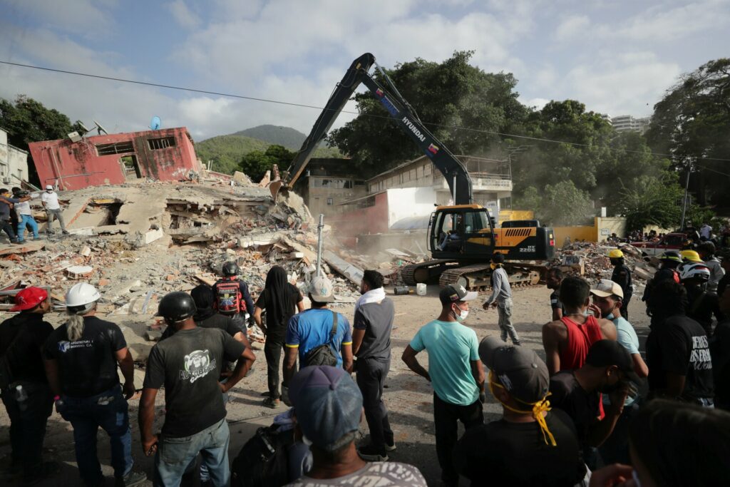 Απόγνωση στη Βενεζουέλα: Τουλάχιστον 920 νεκροί, πάνω από 50.000 αγνοούμενοι από τον διπλό σεισμό