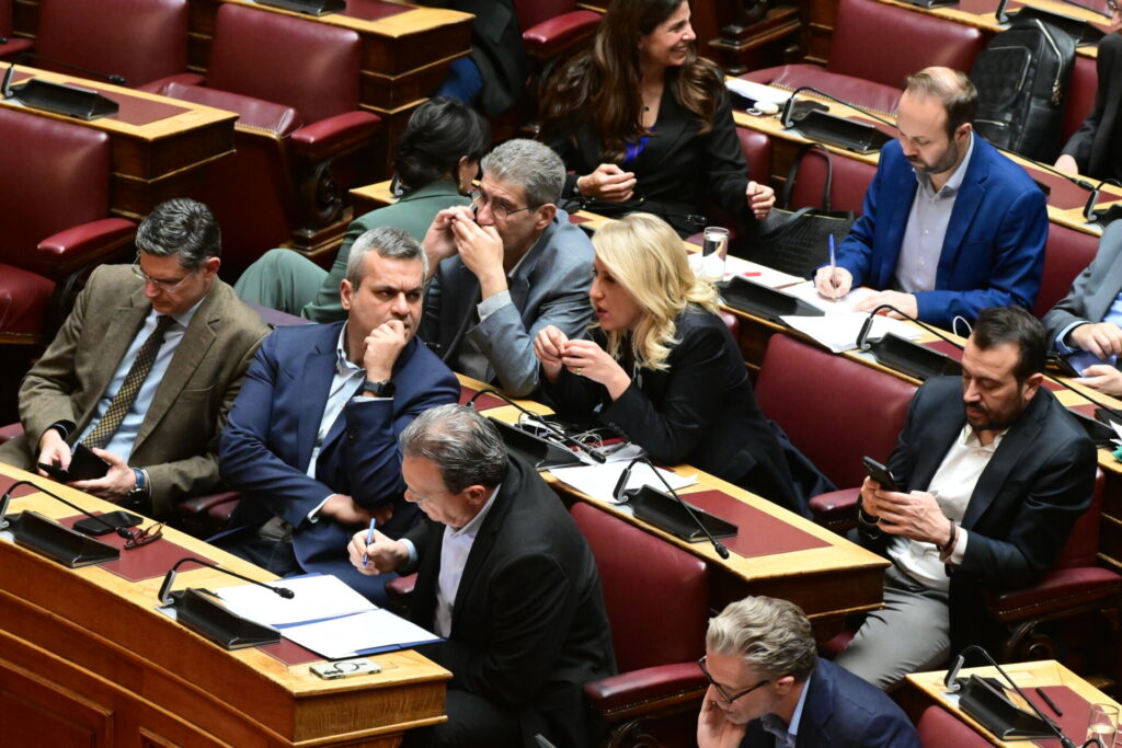 Τι δείχνει η …μεταγραφική περίοδος βουλευτών από κόμμα σε κόμμα
