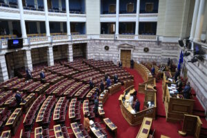 Πολυνομοσχέδιο: Οι αλλαγές σε επιδόματα, υβριδικά και προσωπική διαφορά