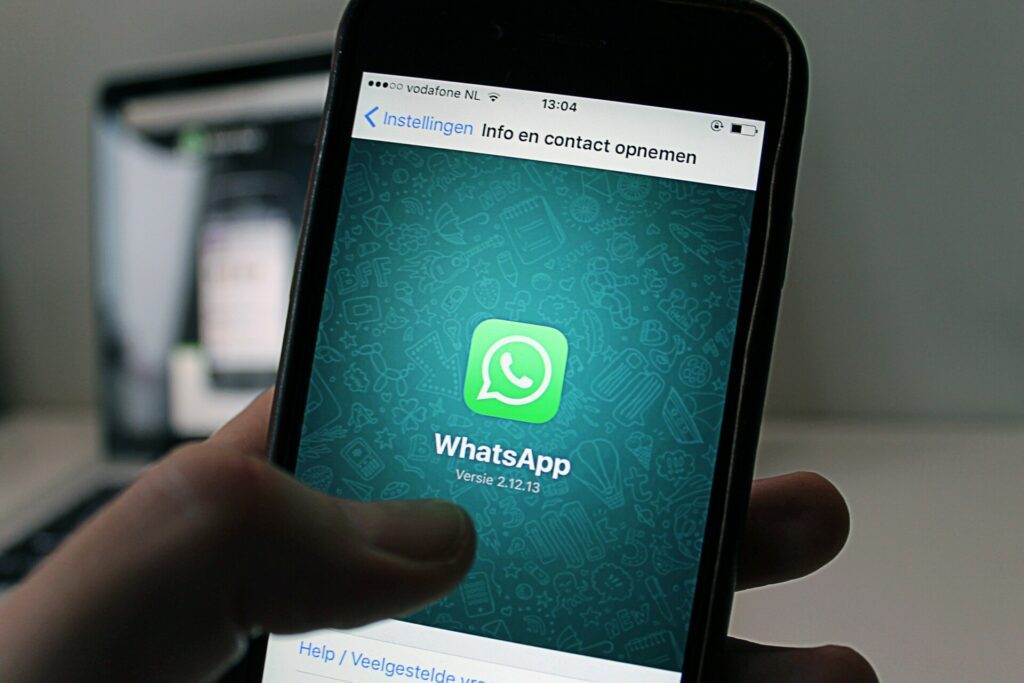 Το WhatsApp ετοιμάζει συνομιλίες χωρίς ανταλλαγή αριθμών τηλεφώνου