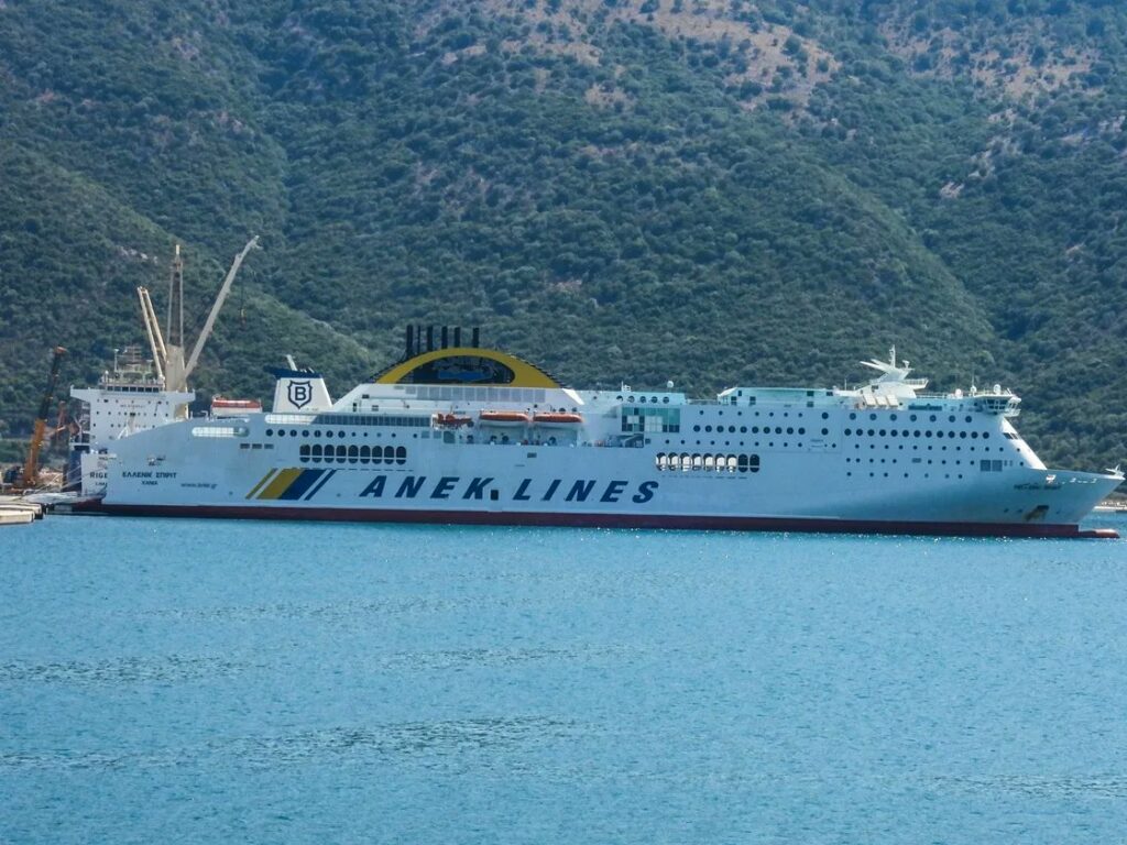 Με ασφάλεια στο λιμάνι της Μήλου το πλοίο “Κίσσαμος” έπειτα από τεχνική βλάβη