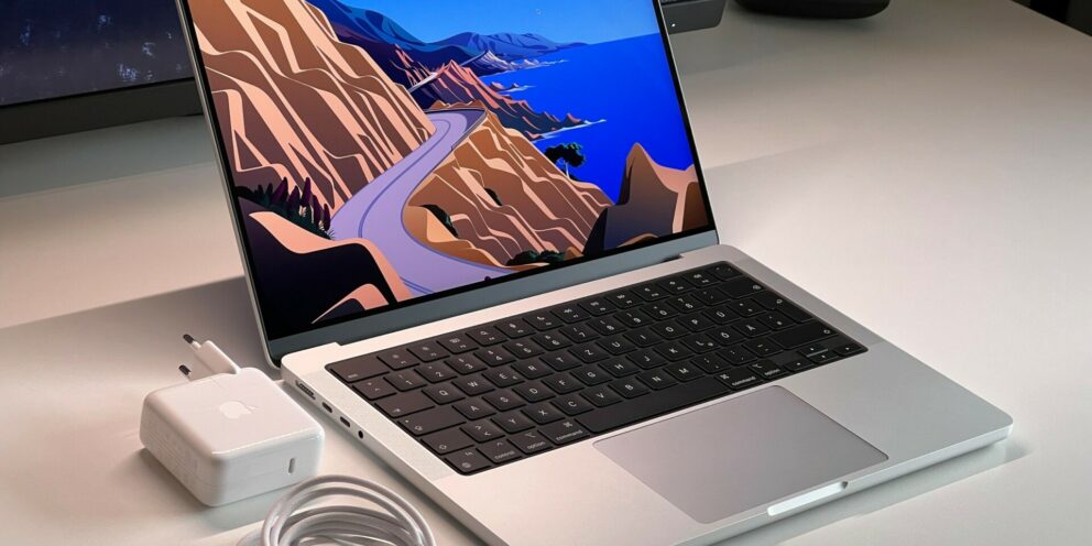 Apple: Aνανεώνει ολόκληρη τη σειρά Mac με νέα τσιπ και οθόνες OLED, με δυνατότητες ΑΙ