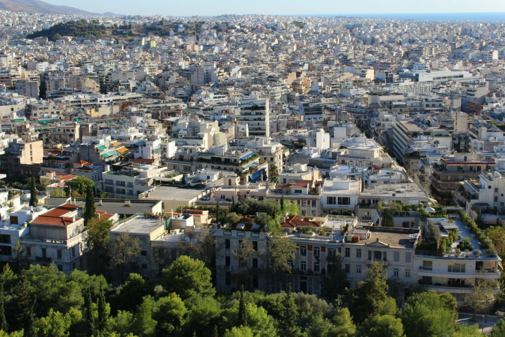 Ένα σπίτι με 15 κληρονόμους: Πώς η νομοθεσία κρατά κλειστά χιλιάδες σπίτια για δεκαετίες