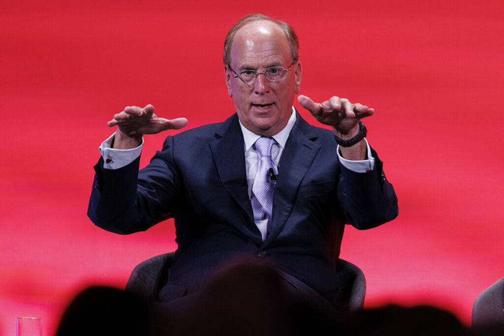 BlackRock: Έσπασε το φράγμα των 15 τρισ., έκρηξη εισροών στα ETFs