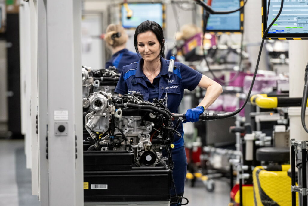 BMW: Σχέδιο αναδιάρθρωσης με κατάργηση 8.000 θέσεων εργασίας παγκοσμίως
