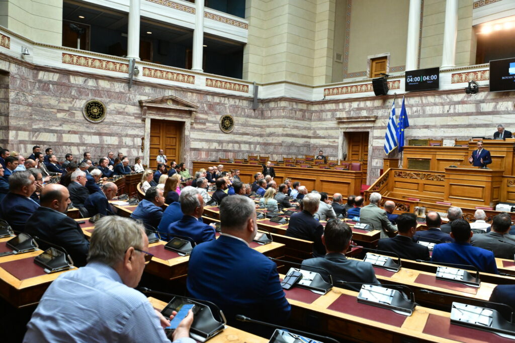 Γαλάζιοι βουλευτές: Σφοδρές αντιδράσεις για τις διώξεις στην υπόθεση του ΟΠΕΚΕΠΕ