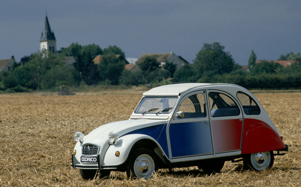 H Citroen γιορτάζει 40 χρόνια από το 2 CV Cocorico με τα χρώματα της σημαίας της Γαλλίας