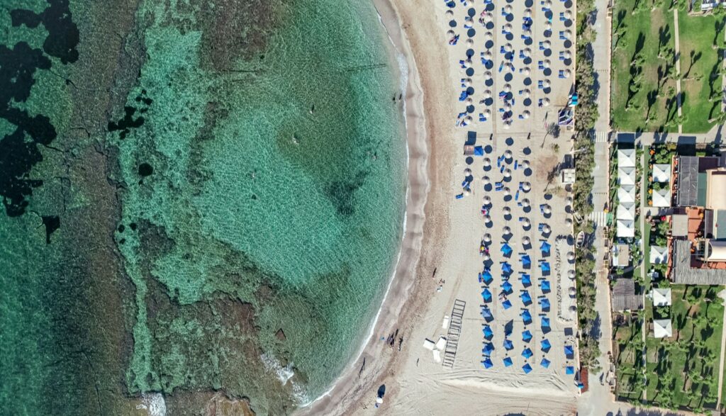 Τουρισμός: Το στίγμα του Αυγούστου για τη φετινή σεζόν, οι hot προορισμοί και τα αναμενόμενα έσοδα