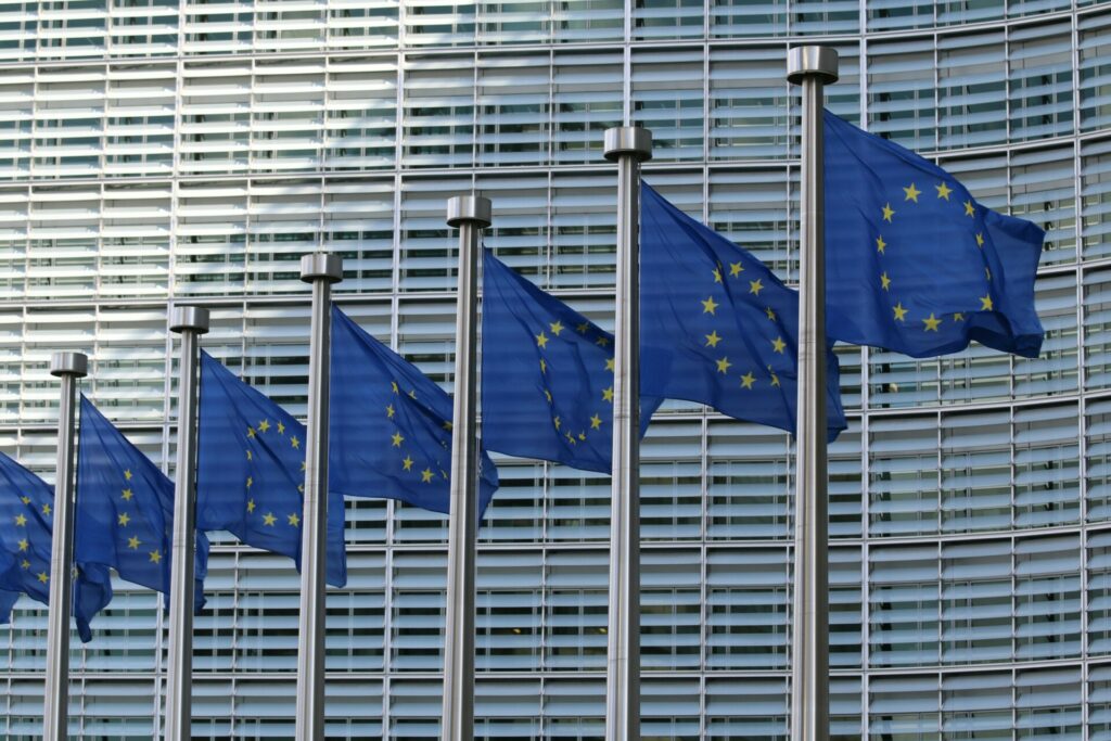 ESM: Οι δύο κίνδυνοι που μπορεί να φέρουν ύφεση και ακρίβεια στην Ευρώπη
