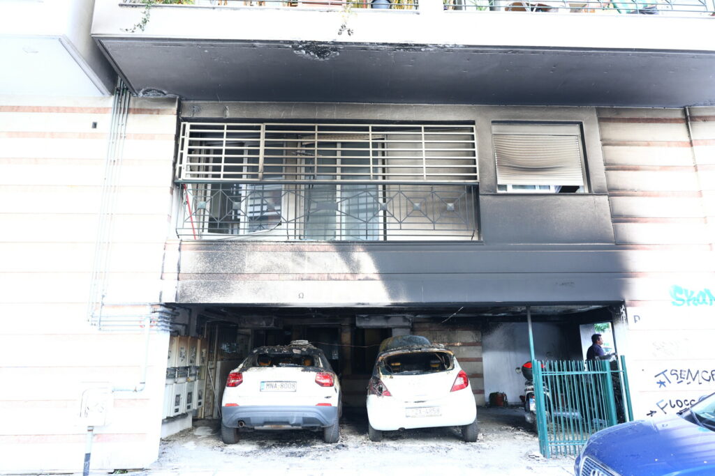 Θεσσαλονίκη: Επιθέσεις με γκαζάκια σε σπίτια στελεχών της ΝΔ, διασωληνωμένη μία γυναίκα