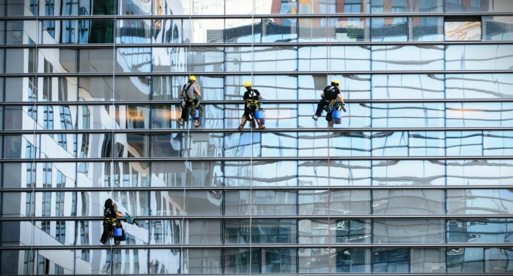 Η τεχνητή νοημοσύνη μεταμορφώνει την εργασία και αδειάζει τα μεγάλα γραφεία