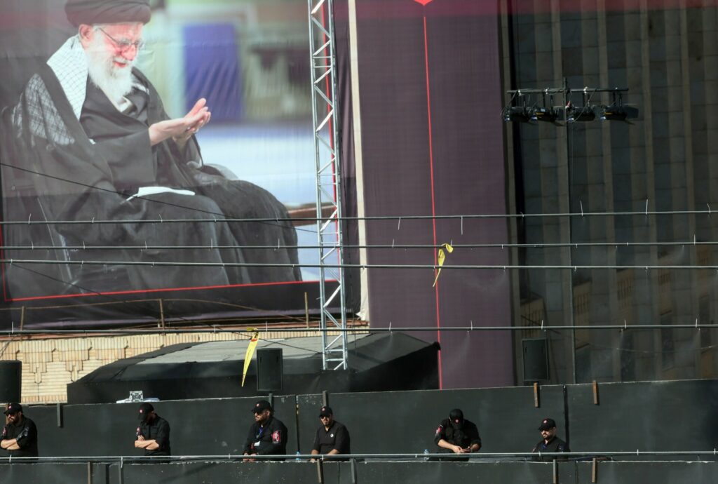 Ιράν, λαϊκό προσκύνημα για τον Χαμενεΐ, ©EPA/ABEDIN TAHERKENAREH