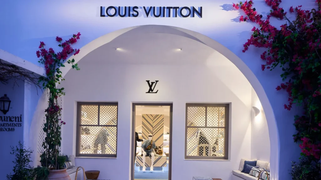 Ελάφρυνε σε τζίρο και κέρδη η τσάντα της Louis Vuitton στην Ελλάδα