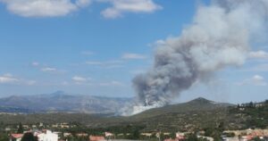 Κυκλοφοριακές ρυθμίσεις στην περιοχή της Μάνδρας λόγω πυρκαγιάς
