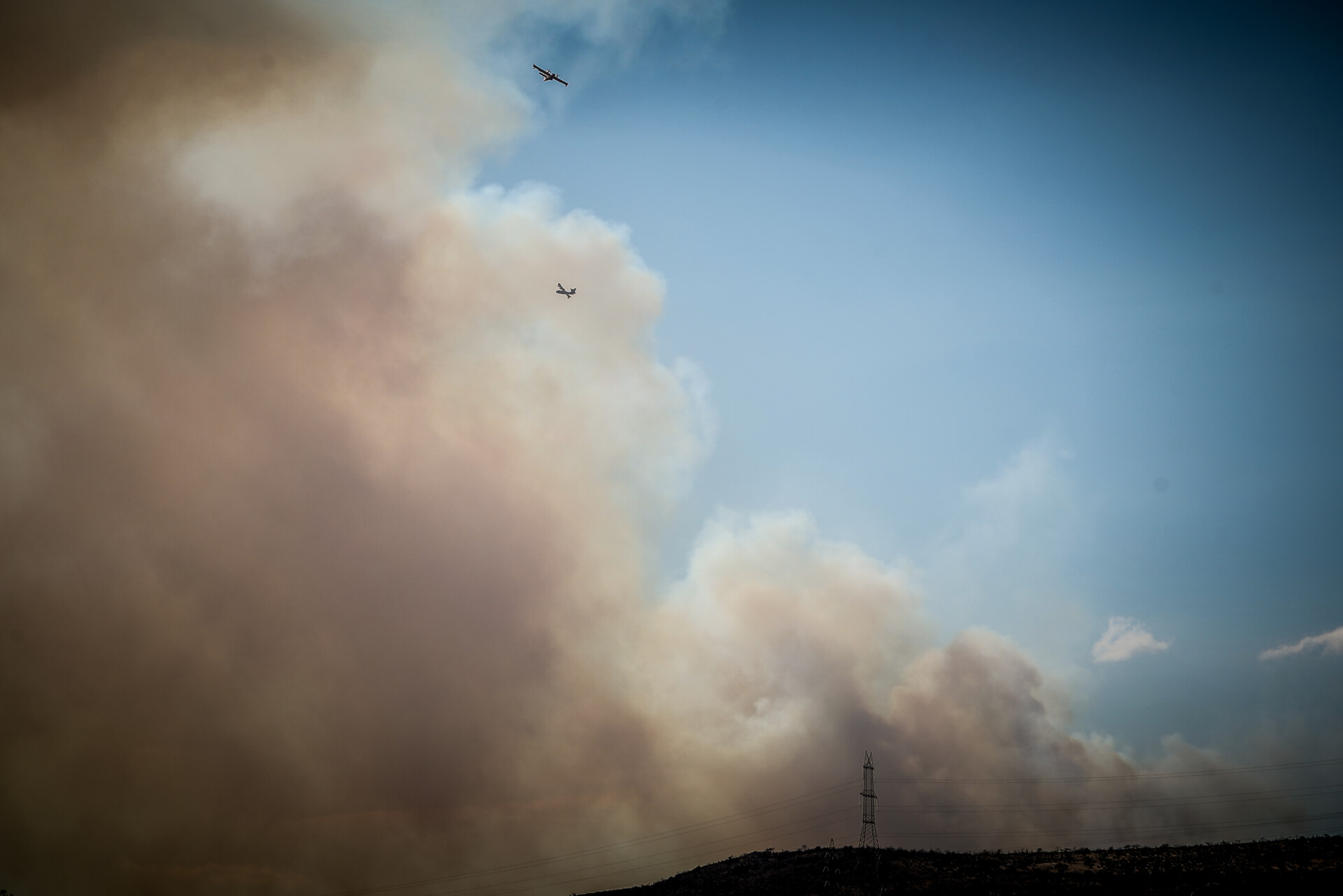 Πυρκαγιά σε αγροτοδασική έκταση στην θέση Σφάκα, ανάμεσα στην Οινόη και τα Βίλια,