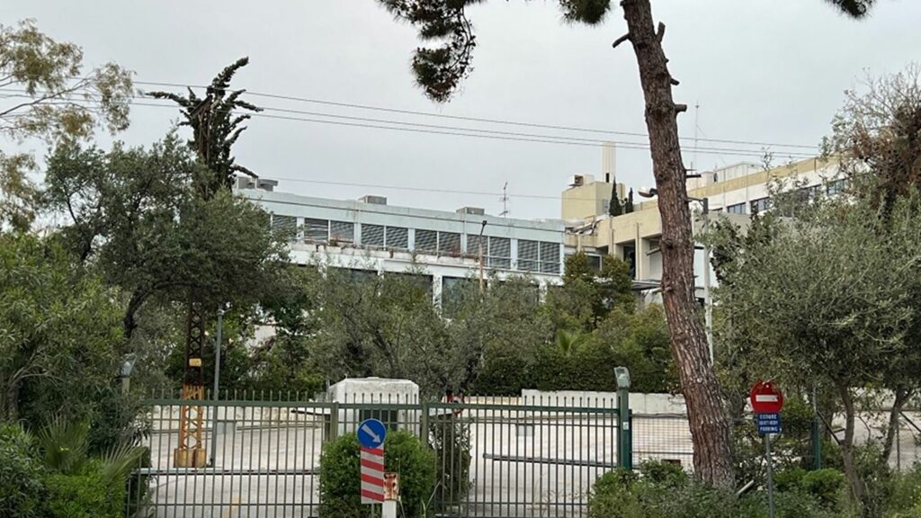 Ξαναπαίρνει ζωή το πρώην “αρχηγείο” της οικογένειας Μαρινόπουλου στον Άλιμο