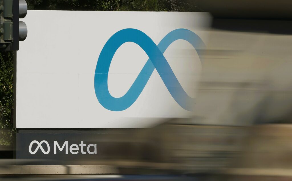 Στο στόχαστρο η Meta: Εργαζόμενοι την κατηγορούν για μαζικές απολύσεις με τη χρήση AI