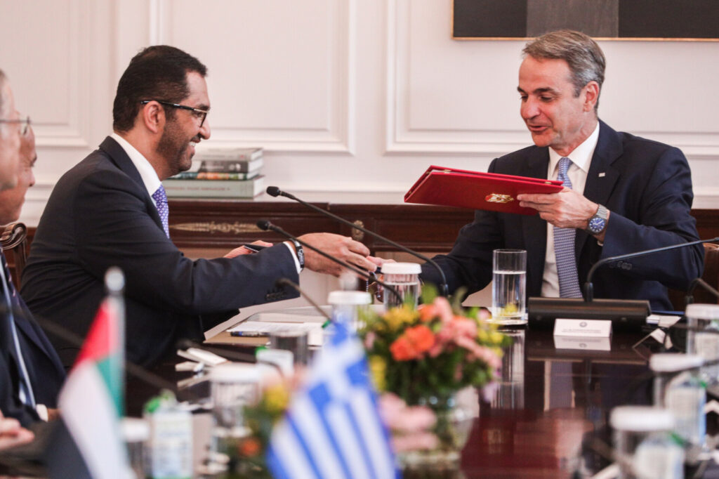 Μητσοτάκη: Συνάντηση με τον υπουργό Βιομηχανίας των ΗΑΕ