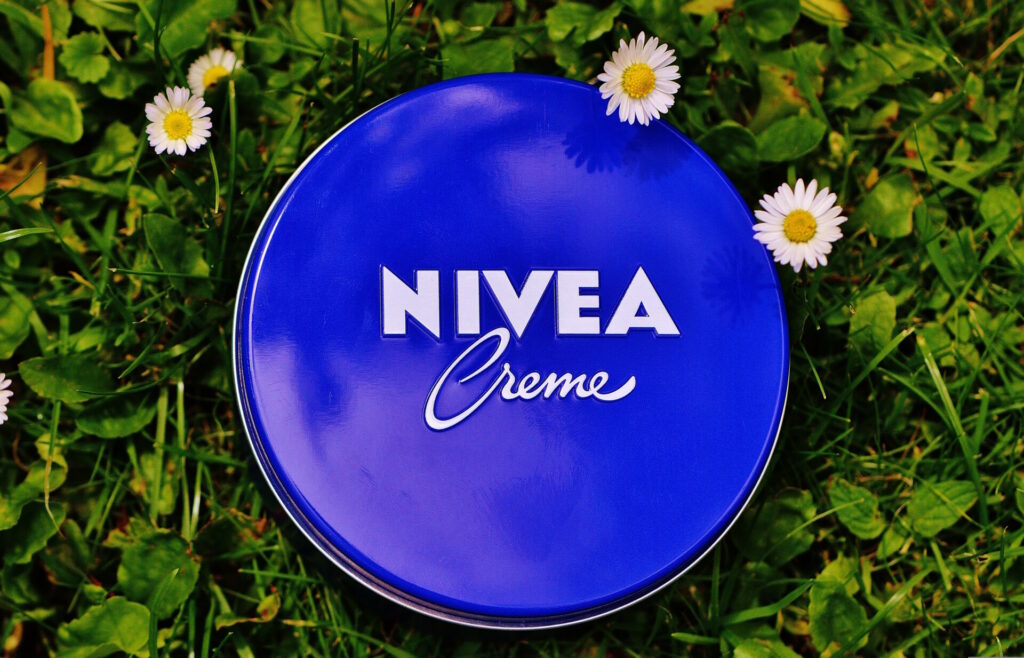 Nivea στο μπλε κουτί: Τι να προσέξετε αν καείτε από τον ήλιο