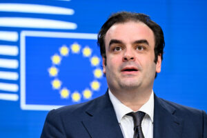 Πιερρακάκης στους FT: Το ραδιοφάσμα μπορεί να γίνει μοχλός πλούτου για την Ευρώπη