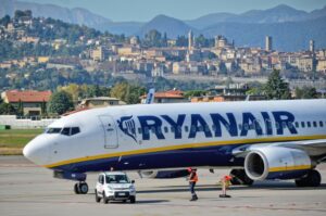Ryanair: Κάθετη πτώση 34% στα κέρδη λόγω ενεργειακής κρίσης και πολέμου