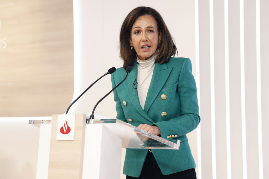 Santander: Κέρδη 3,52 δισ. στο β’ τρίμηνο, εξαγορές και 12 εκατ. νέοι πελάτες