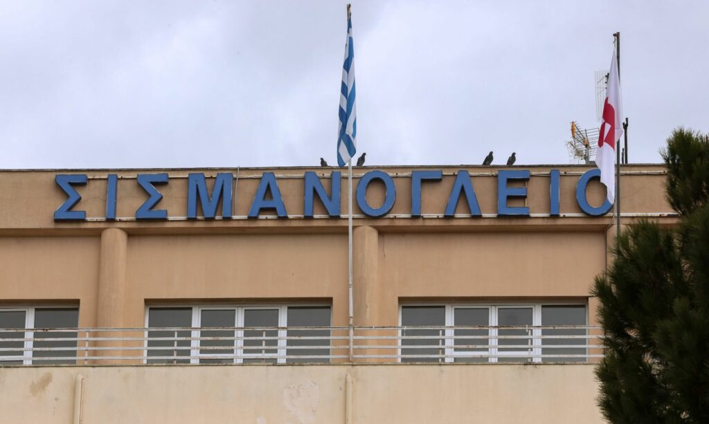 Φωτιά στο Σισμανόγλειο, εκκενώθηκαν προληπτικά δωμάτια