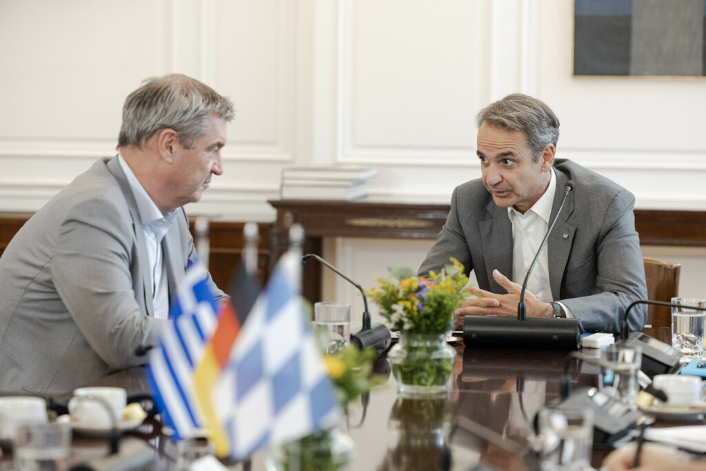 Συνάντηση Μητσοτάκη με πρωθυπουργό Βαυαρίας: Το βλέμμα στην τεχνολογία και την οικονομία
