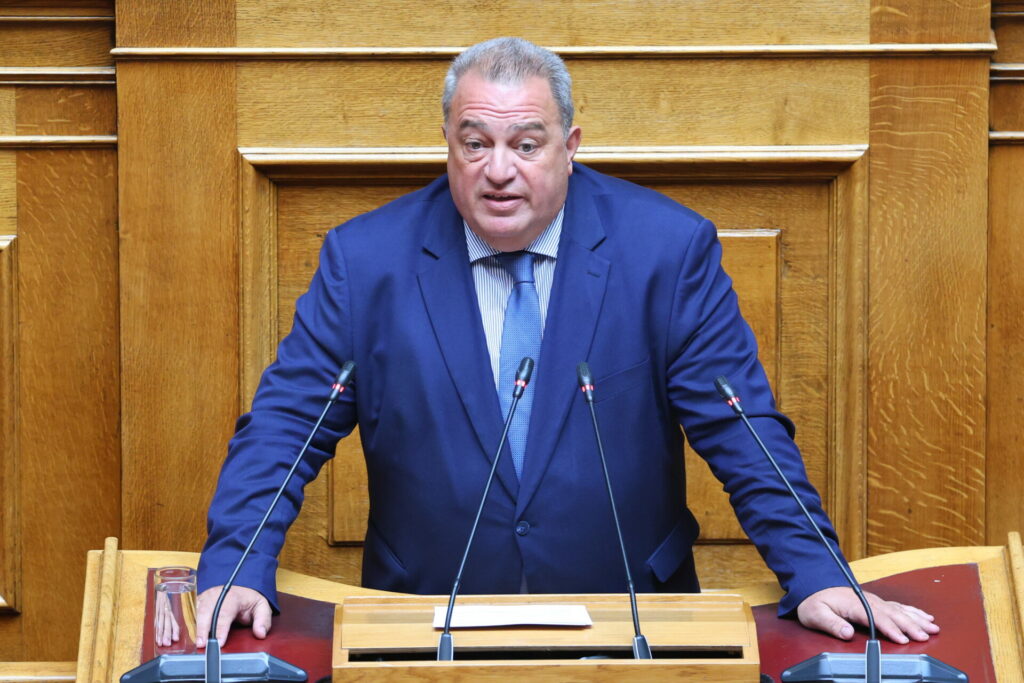 Βουλή-Αναθεώρηση Συντάγματος: Ολοκληρώθηκε η συζήτηση με τις τελικές ομιλίες των εισηγητών