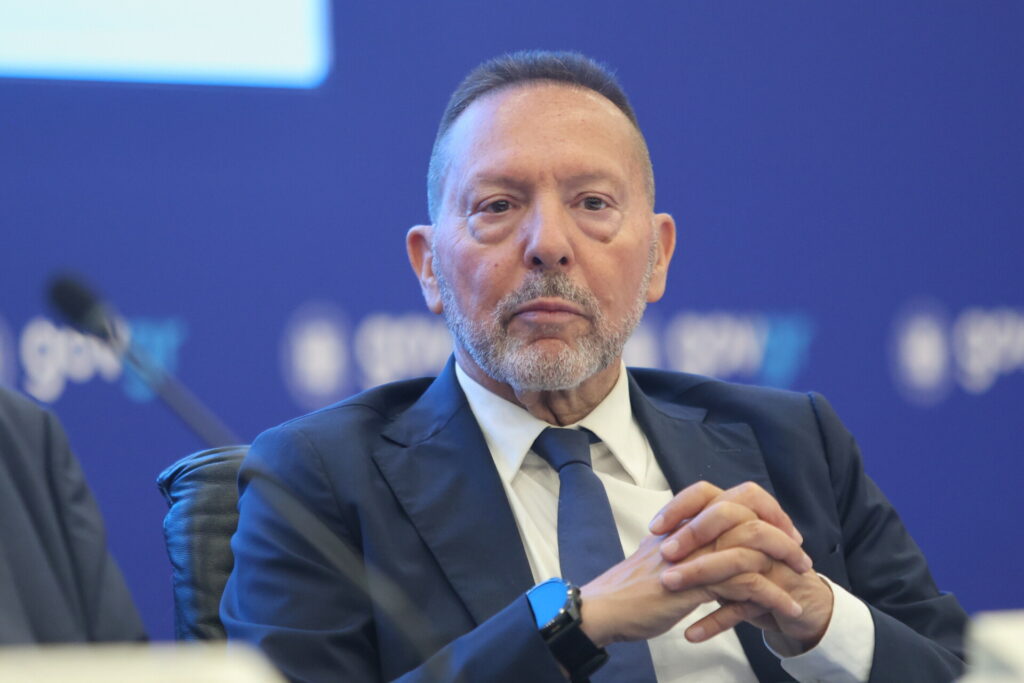Στουρνάρας: Καμπανάκι για πληθωρισμό και ενέργεια, στο 1,9% η ανάπτυξη το 2026