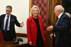 Επόμενη μέρα στον ΣΥΡΙΖΑ: Μήνυμα Δούρου, καρφιά Πολάκη για Τσίπρα και Φάμελλο, “θυσίες” Παππά