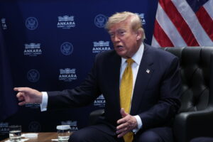 Τραμπ: Κάτι θετικό θα βγει για την Ουκρανία, ο Πούτιν θέλει τερματισμό του πολέμου – Θα χτυπήσουμε σκληρά το Ιράν απόψε