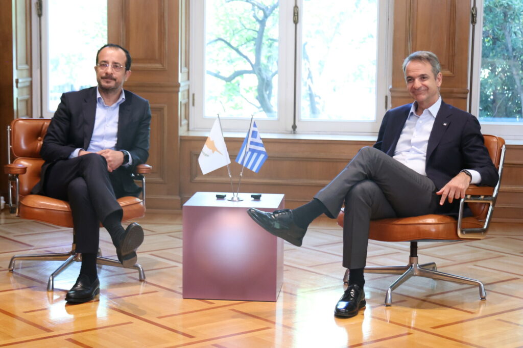 Μητσοτάκης σε Χριστοδουλίδη για το Κυπριακό: Στηρίζουμε την επανέναρξη των συνομιλιών