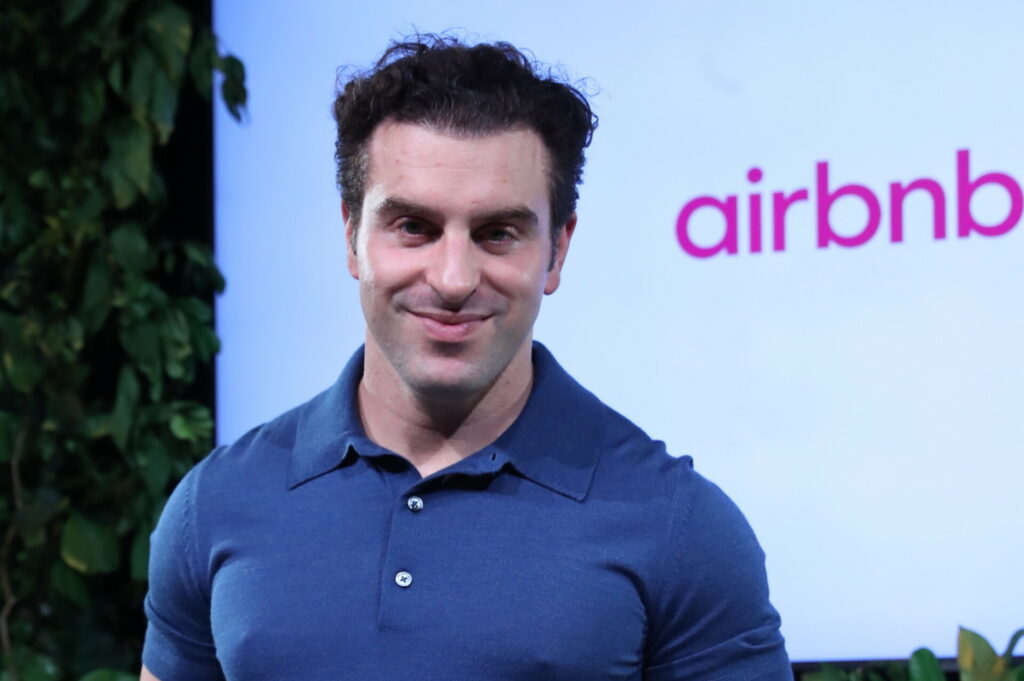 Τσέσκι (CEO Airbnb): “Η τεχνητή νοημοσύνη είναι ό,τι καλύτερο έχει συμβεί στην εταιρεία”